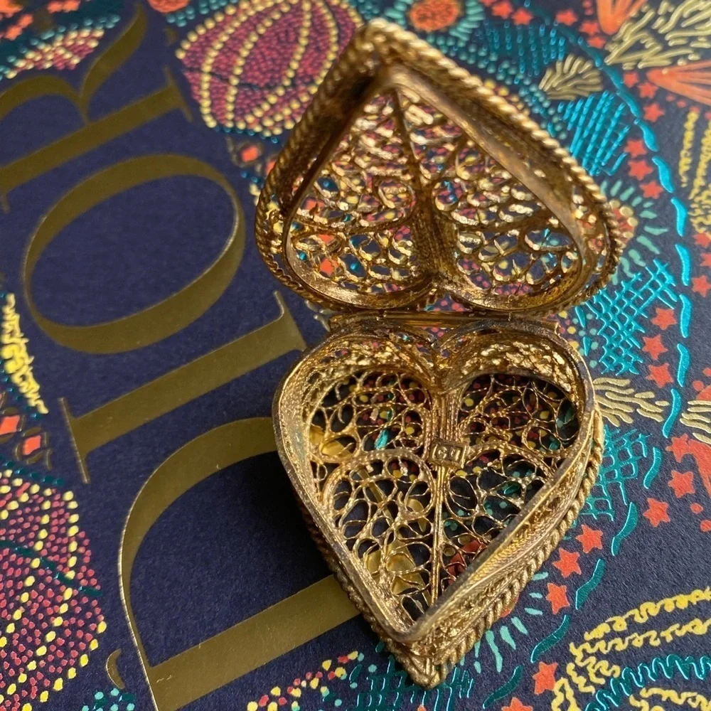 𝅺antique Signed CU Gold Gilt Filigree 1.5” mini heart proposal box